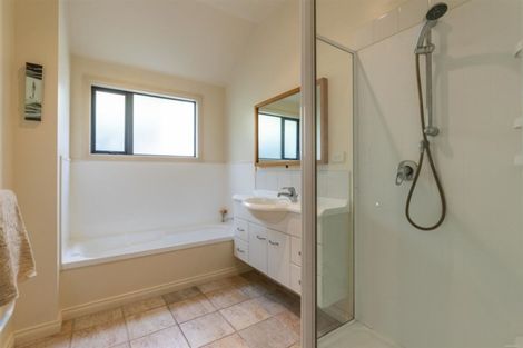 Photo of property in 90 Meadowstone Drive, Wanaka, 9305