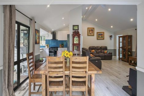 Photo of property in 2 Cowan Bay Road, Pohuehue, Warkworth, 0983