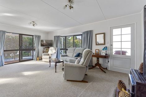Photo of property in 63 Convent Road, Otaki, 5512