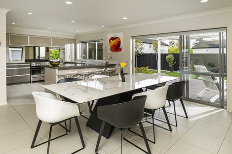 Photo of property in 17 Oak View Terrace, Schnapper Rock, Auckland, 0632