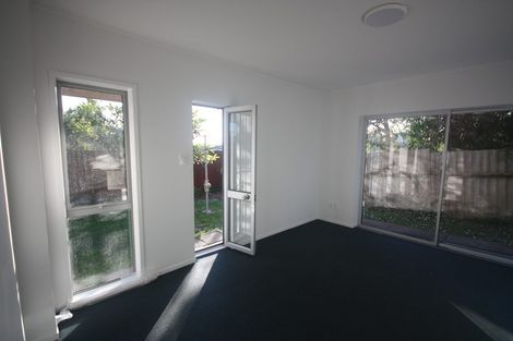 Photo of property in 3/104 East Coast Road, Forrest Hill, Auckland, 0620