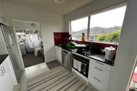 Photo of property in 16 Temuri Place, Glendene, Auckland, 0602