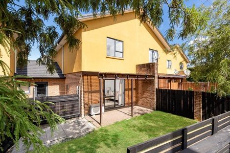 Photo of property in 3/4 Charlenne Close, Ranui, Auckland, 0612