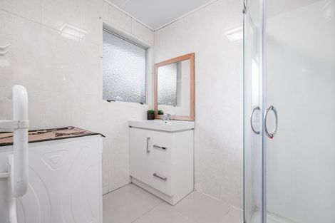 Photo of property in 72 Reynella Drive, Massey, Auckland, 0614