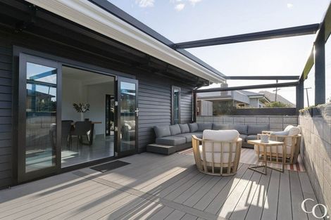 Photo of property in 48 Pitau Road, Mount Maunganui, 3116