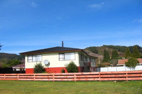 Photo of property in 11- 13 Jacobson Street, Reefton, 7830