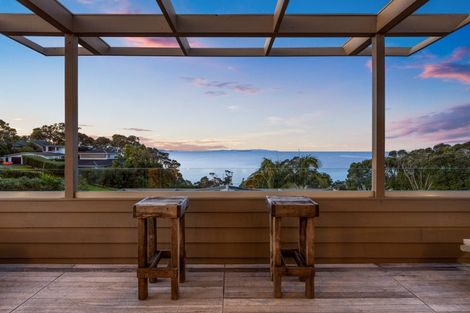 Photo of property in 12 Chelverton Terrace, Red Beach, 0932
