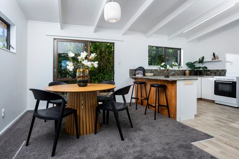 Photo of property in 2/17 Winifred Avenue, Bayview, Auckland, 0629