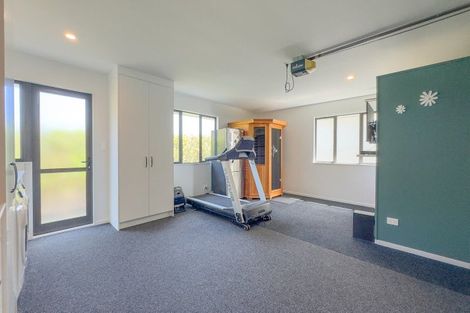 Photo of property in 12 Calderwood Close, Waiuku, 2123