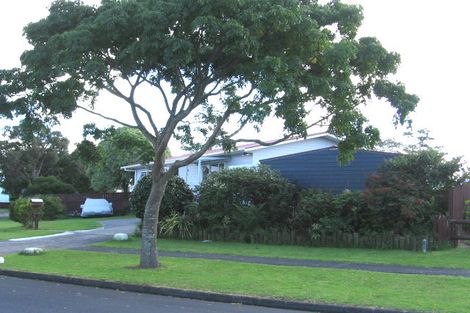 Photo of property in 17 Compass Place, Te Atatu Peninsula, Auckland, 0610
