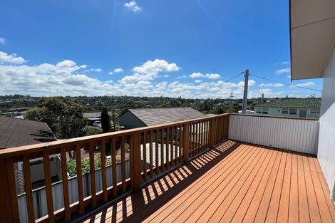 Photo of property in 2/23 Sunnyfield Crescent, Glenfield, Auckland, 0629