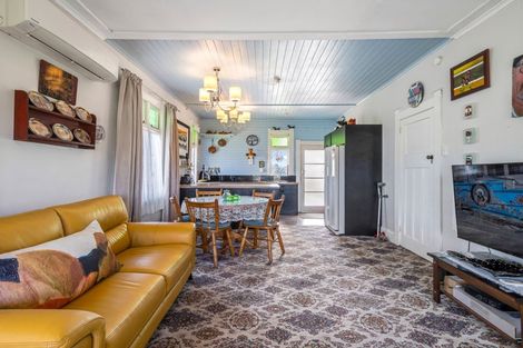 Photo of property in 11 Bear Street, Waverley, 4510