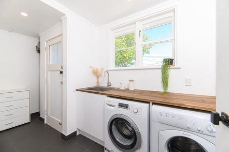 Photo of property in 11 Hill Crescent, New Lynn, Auckland, 0600
