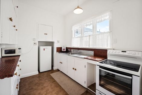 Photo of property in 13 Severn Street, Island Bay, Wellington, 6023
