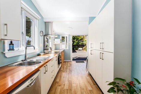 Photo of property in 69 Marine Parade, Eastbourne, Lower Hutt, 5013