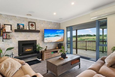 Photo of property in 141 Mangakura Road, Helensville, 0875