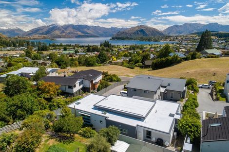 Photo of property in 15 Faulks Terrace, Wanaka, 9305
