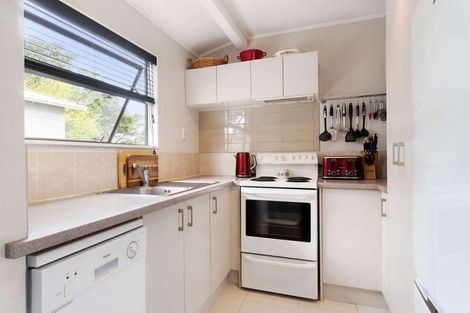 Photo of property in 87 Hobsonville Road, West Harbour, Auckland, 0618