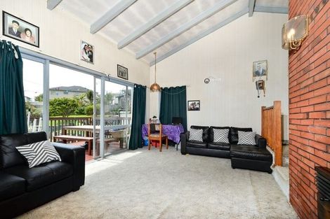 Photo of property in 305 Don Buck Road, Massey, Auckland, 0614