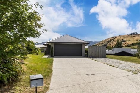 Photo of property in 15 Judge And Jury Drive, Lake Hayes, Queenstown, 9304