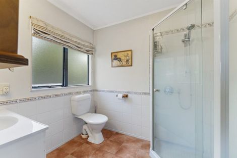 Photo of property in 5 Saunders Close, Whitby, Porirua, 5024