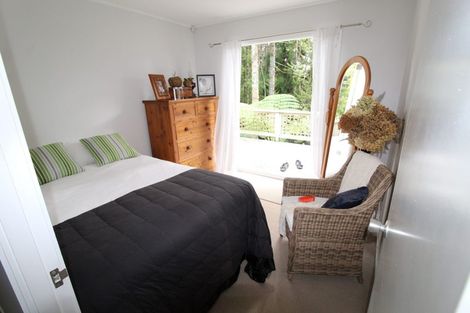 Photo of property in 5 Kaurimu Rise, Titirangi, Auckland, 0604