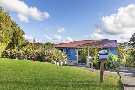 Photo of property in 28 Moffat Road, Red Beach, 0932