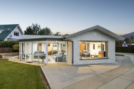 Photo of property in 27 Hunter Crescent, Wanaka, 9305
