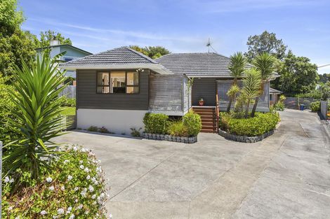 Photo of property in 73 Stottholm Road, Titirangi, Auckland, 0604
