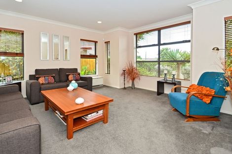 Photo of property in 56 Stranraer Crescent, Wattle Downs, Auckland, 2103