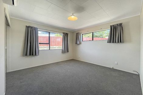 Photo of property in 7 Sunhaven Drive, Newlands, Wellington, 6037