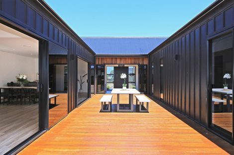 Photo of property in 27 Gee Place, Taradale, Napier, 4112