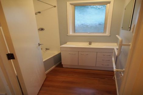 Photo of property in 4 Verena Place, Green Bay, Auckland, 0604