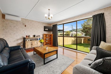 Photo of property in 19 Sheridan Crescent, Trentham, Upper Hutt, 5018