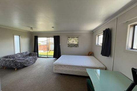 Photo of property in 2/23 Sunnyfield Crescent, Glenfield, Auckland, 0629