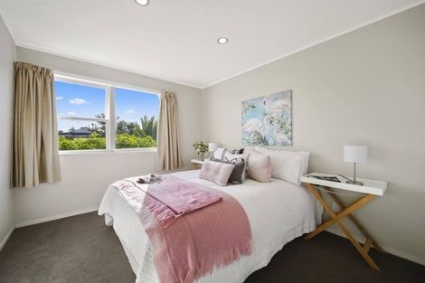 Photo of property in 72 Walworth Avenue, Pakuranga Heights, Auckland, 2010