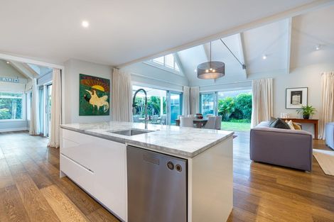 Photo of property in 6 Tiri Road, Milford, Auckland, 0620