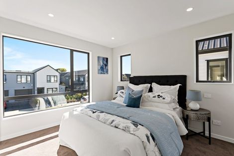 Photo of property in 10 Babos Avenue, Kumeu, 0810