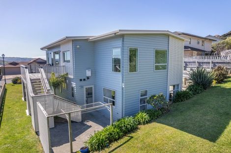Photo of property in 10 Hollyford Place, Aotea, Porirua, 5024
