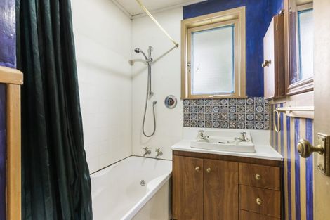 Photo of property in 9 Kamaka Road, Mangere Bridge, Auckland, 2022