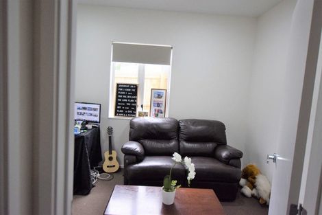 Photo of property in 75 Grove Road, Papakura, 2110