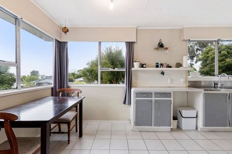 Photo of property in 14 Waari Avenue, Sunnyvale, Auckland, 0612