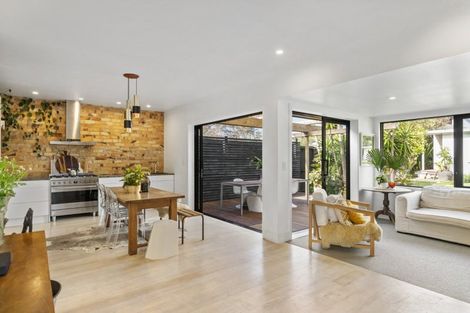 Photo of property in 2a Wesley Street, Devonport, Auckland, 0624