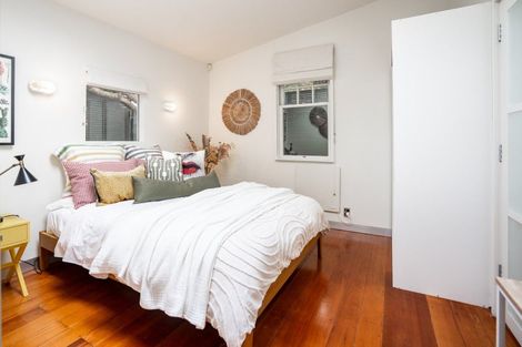 Photo of property in 69 Marine Parade, Seatoun, Wellington, 6022