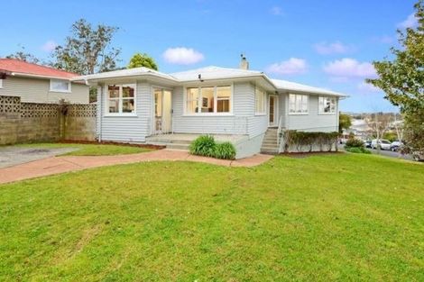 Photo of property in 15 Locket Road, Glenfield, Auckland, 0629