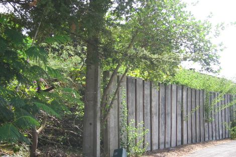Photo of property in 2/309 Wairau Road, Totara Vale, Auckland, 0627