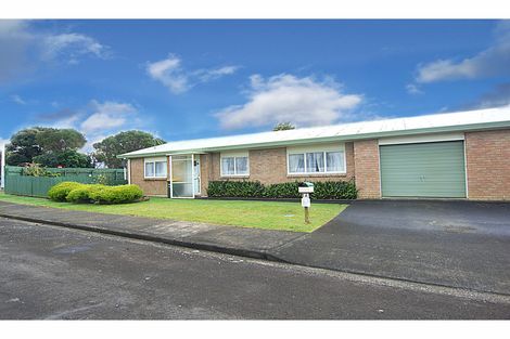 Photo of property in 1 Riverside Drive, Waiuku, 2123