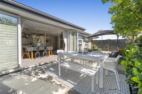 Photo of property in 33 Rainey Crescent, Papamoa Beach, Papamoa, 3118