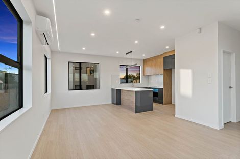 Photo of property in 1/16 Binsted Road, New Lynn, Auckland, 0600
