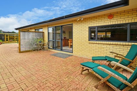 Photo of property in 56 Stranraer Crescent, Wattle Downs, Auckland, 2103